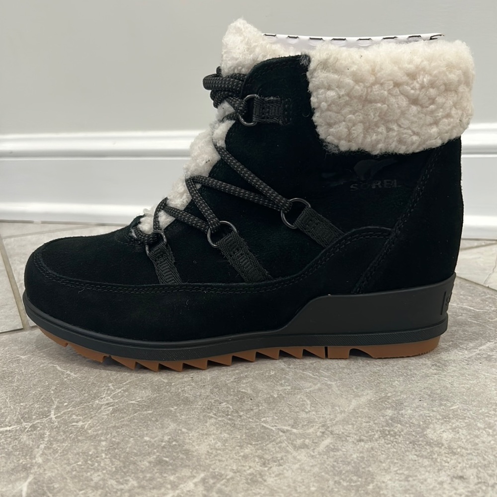 NEW!! Sorel Evie Cozy Lace boots